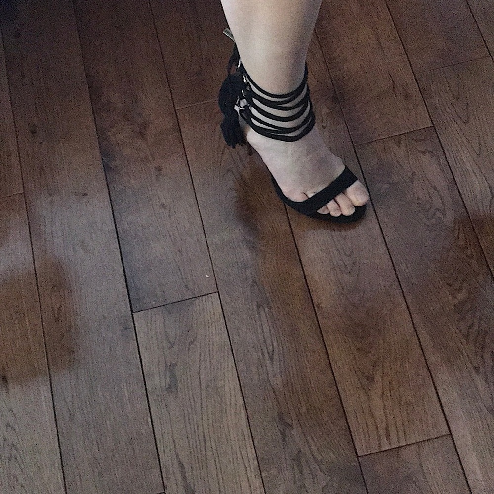 very pretty sandals in black suede.